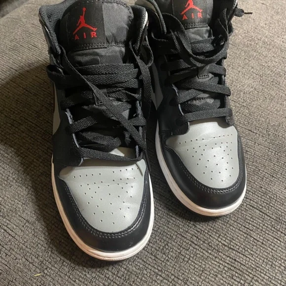 Retro Jordan 1s (mids)